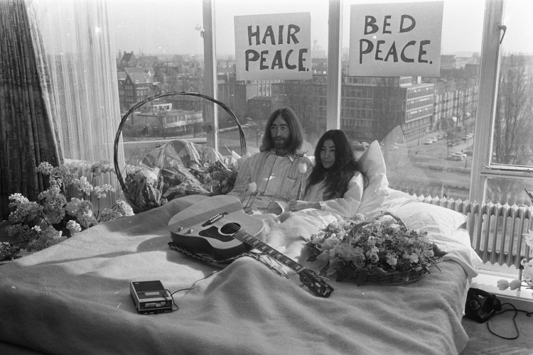 Juntos, John Lennon e Yoko Ono produziram músicas e protestaram pela paz mundial