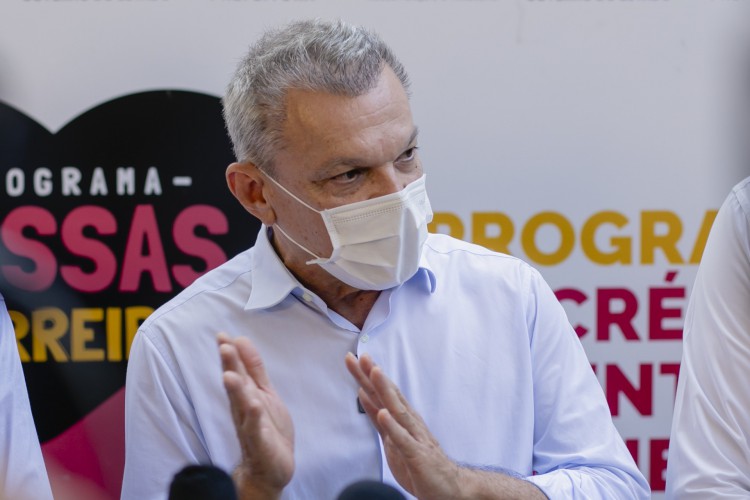 Liberação do  réveillon com presença de público depende de indicadores favoráveis, segundo contou o prefeito