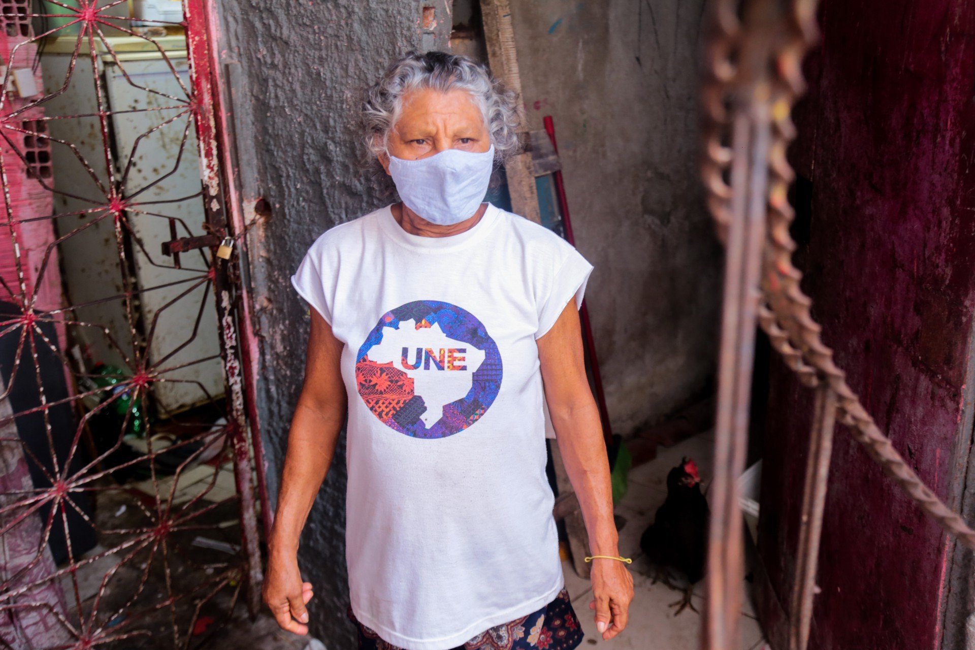 ￼LÚCIA Polino da Silva trabalhava como lavadeira e perdeu o ganho durante a pandemia (Foto: Yago Albuquerque / Especial para O Povo)