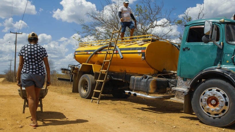 ￼OPERAÇÃO Carro-Pipa opera levando água para as comunidades