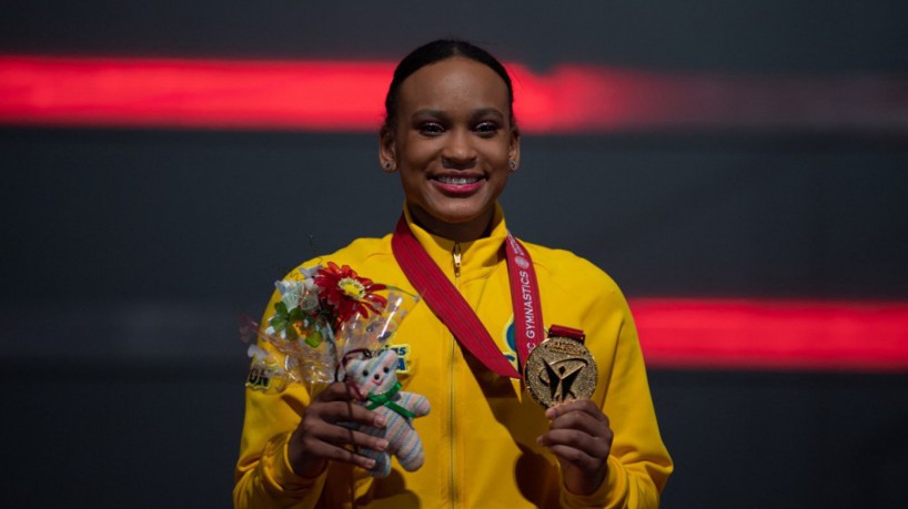 Rebeca Andrade se garante em quatro finais e Flavia Saraiva em duas no  Mundial de ginástica, Farol