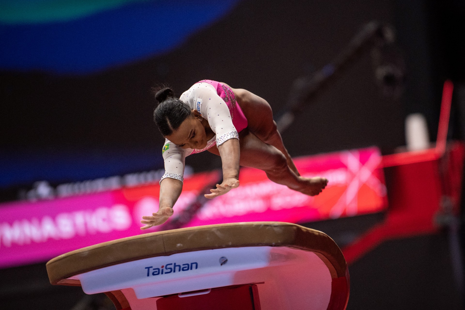 ￼ A brasileira venceu a prova do salto com grande margem para a segunda colocada (Foto: Philip FONG / AFP)