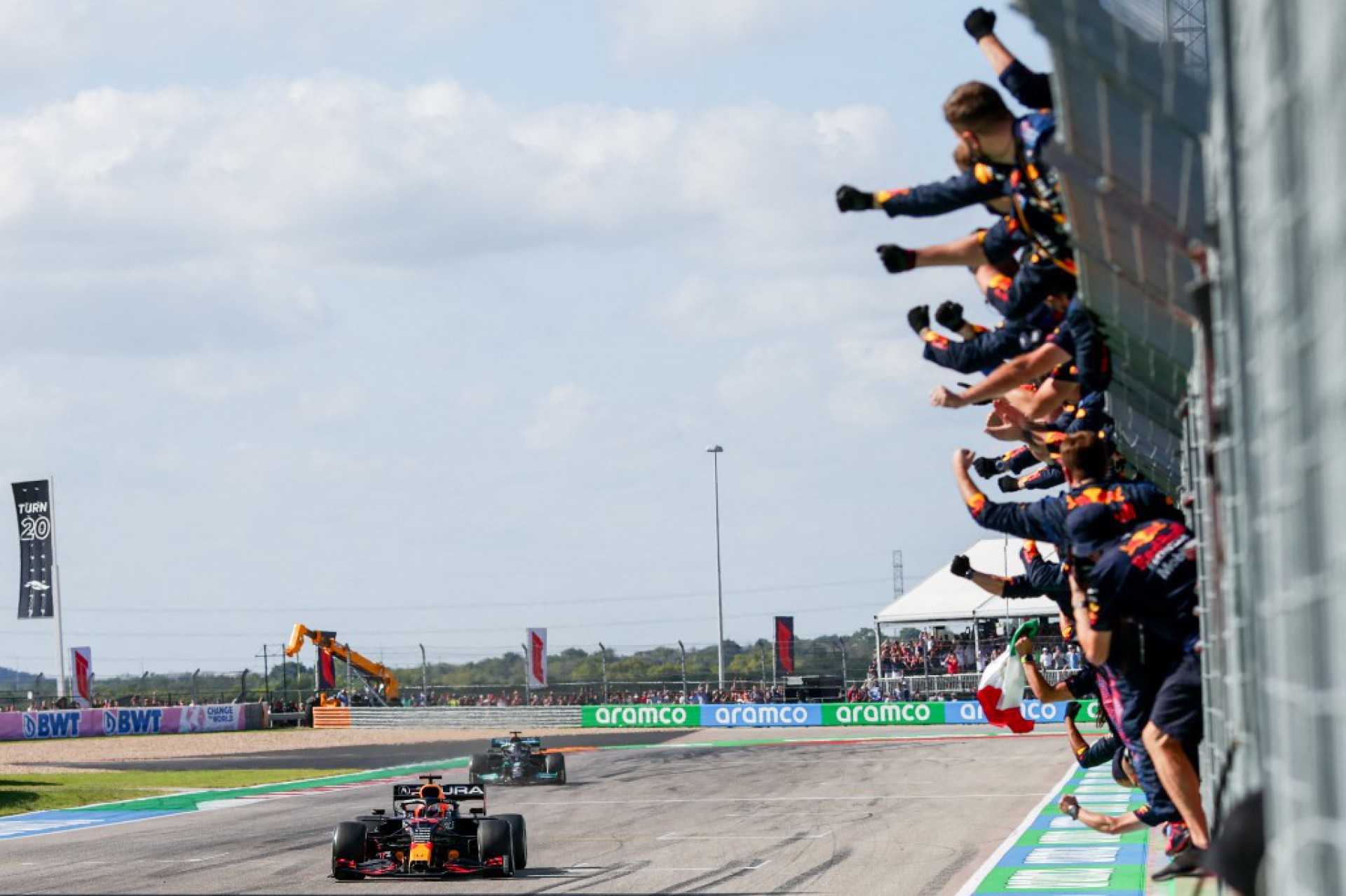 AUSTIN, TEXAS - OUTUBRO 24: Max Verstappen da Red Bull Racing e da Holanda vence o F1 Grand Prix dos EUA no Circuito das Américas em 24 de outubro de 2021 em Austin, Texas. Foto: Peter Fox / Getty Images / AFP (Foto: Peter Fox / Getty Images / AFP)