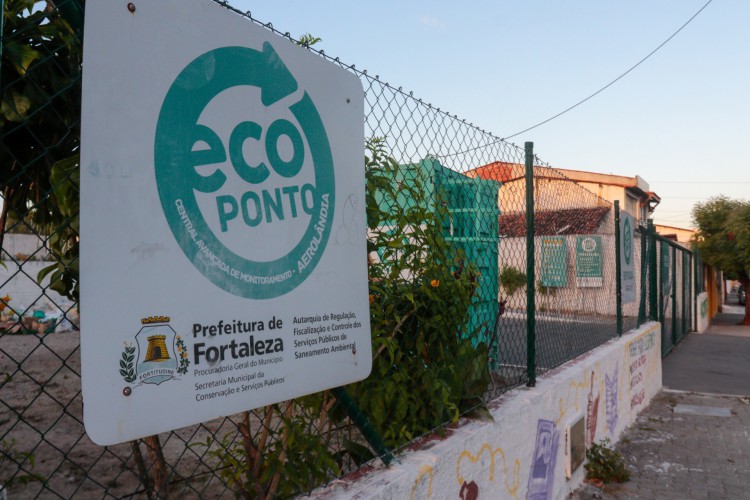 Os ecopontos são pontos de coleta de lixo reciclável. A Prefeitura chegou ao número 90 de ecopontos espalhados pela cidade