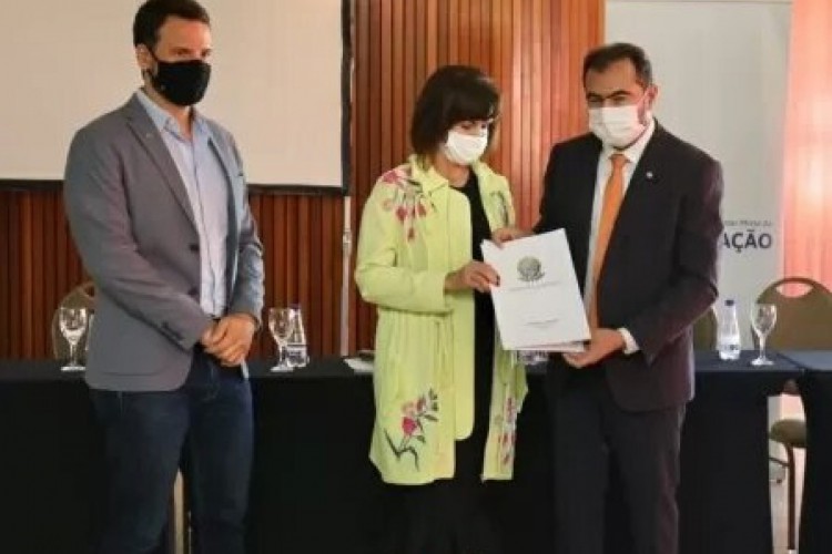 Deputado Idilvan Alencar (PDT-CE) é relator do projeto. Já a deputada Dorinha Rezende (DEM-TO) é a autora do PL 
