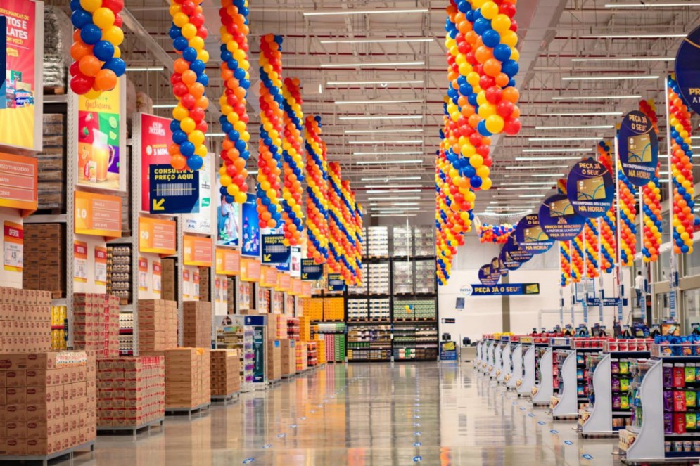 Espaço interno da loja Assaí em Fortaleza, no Ceará