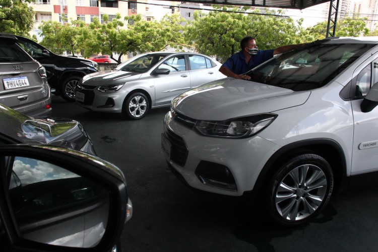 Ve&iacute;culos novos e usados aumentaram os pre&ccedil;os