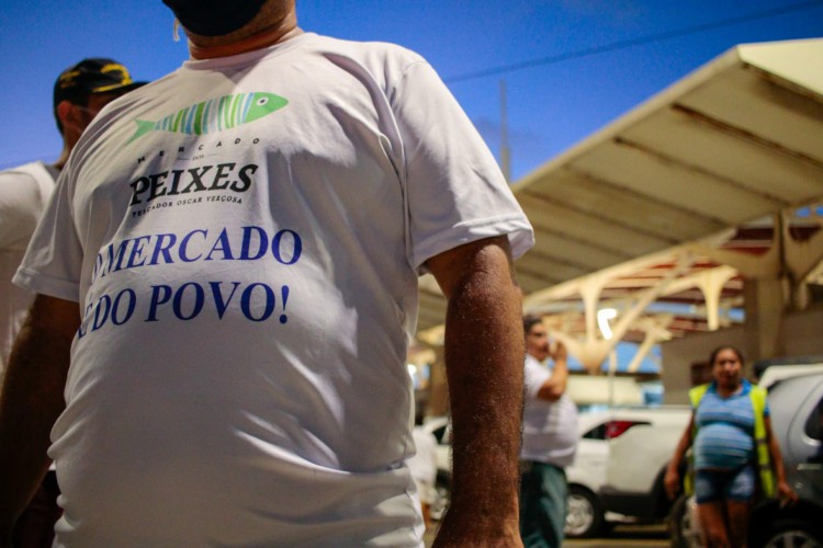 Manifesto dos permissionários do mercado dos peixes na noite de sábado, 30