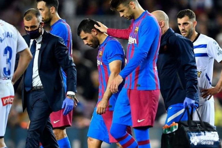 Aguero foi socorrido durante partida do Barcelona