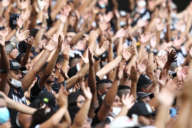 FORTALEZA,CE, BRASIL, 31.10.2021: Torcida do Ceará vibra com vitória do timr no Jogo pelo campeonato brasileiro séria A, Ceará vs Fluminense, Arena Castelão.   (Fotos: Fabio Lima/O POVO)