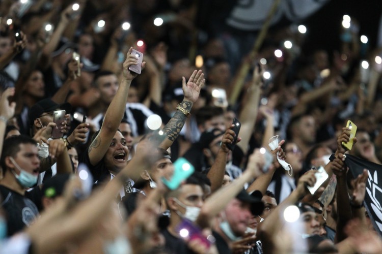 Torcida alvinegra já garantiu mais de 15 mil lugares no Castelão 