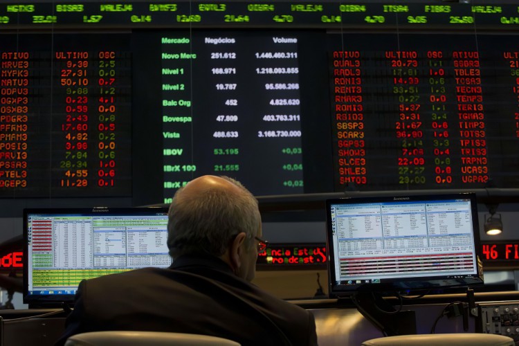 Analistas apontam preocupa&ccedil;&otilde;es com juros como motivo da queda