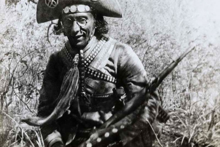 Por 16 anos, Lampi&atilde;o, o Rei do Canga&ccedil;o, foi o terror dos sert&otilde;es. Sua morte, em 28 de julho de 1938, marcou o fim de uma era que definiu social e at&eacute; esteticamente os sert&otilde;es