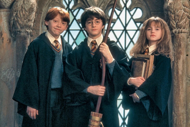 Filme "Harry Potter e a Pedra Filosofal" foi lançado em 2001. O canal de televisão por assinatura Warner Channel preparou o "Especial 20 horas de Magia" a partir desta quarta, 10(Foto: Divulgação)