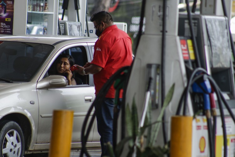 Mesmo em queda do preço médio, litro da gasolina comum é vendida por até R$ 7,23 no Ceará na última semana de janeiro de 2022