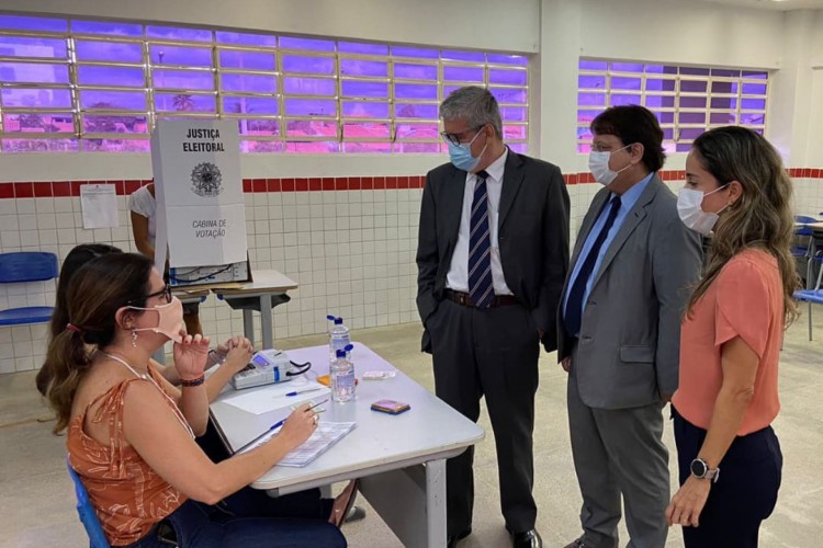 Presidente do TRE-CE, desembargador Inacio de Alencar Cortez Neto, está no município onde acompanha a eleição suplementar presencialmente