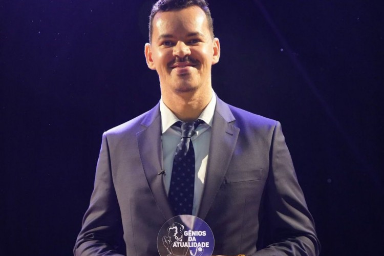 O jovem caririrense Kellvyn Atary ganhou a premia&ccedil;&atilde;o intitulada "G&ecirc;nios da Atualidade", da revista Caras, na categoria "Copywriter do Ano"