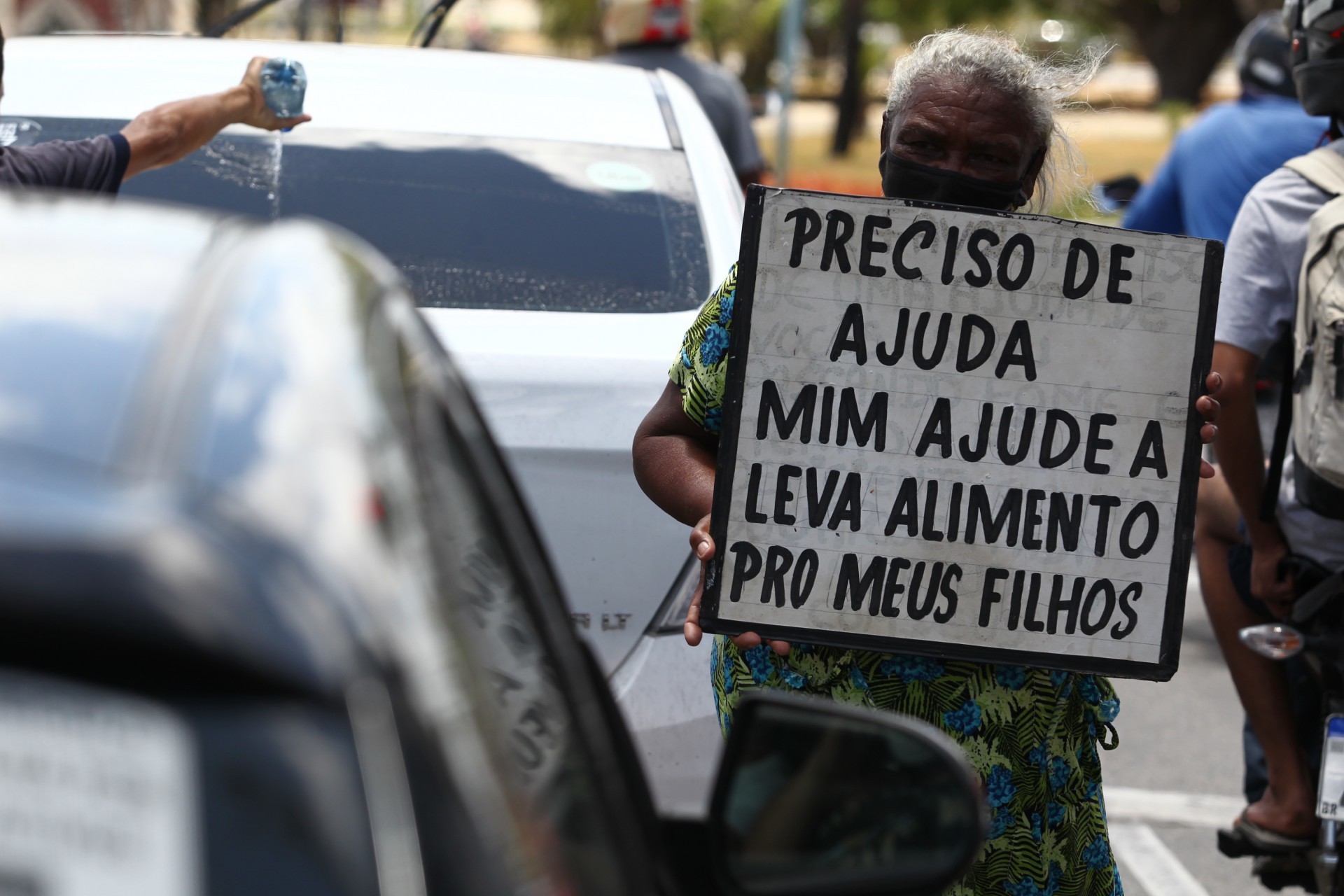 ￼No Ceará,  50% da população mais pobre sobrevive 
com renda média mensal de R$ 314 (Foto: FABIO LIMA)