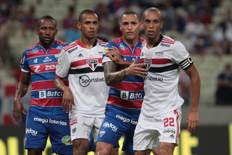 Fortaleza e São Paulo se enfrentam pelo Brasileirão 2022 hoje, 8; onde assistir ao vivo e horário do jogo.