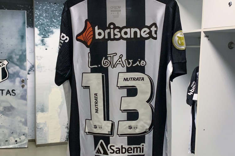 Gafria do jogador Luiz Otávio escrito por um alfabetizando do projeto Educação de Jovens e Adultos (EJA)