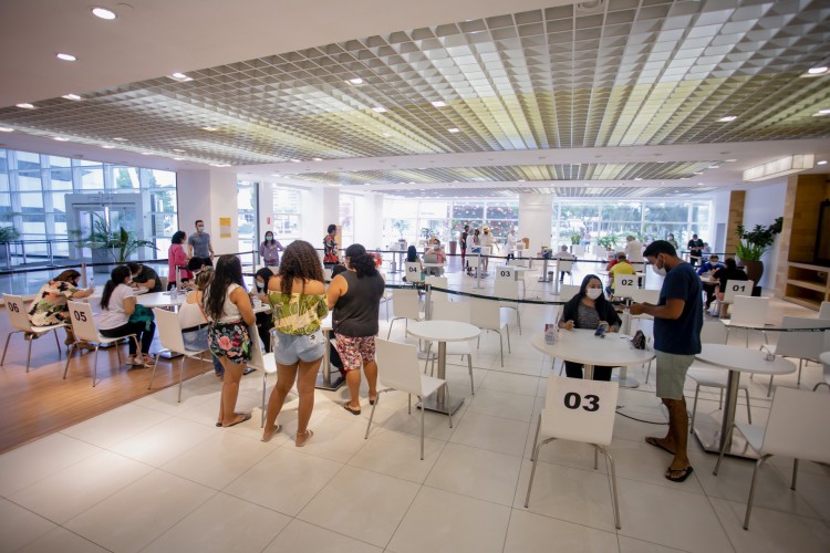 Vacina&ccedil;&atilde;o contra COVID-19 no Shopping Iguatemi