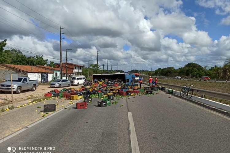 Acidente na BR-116, nesta segunda, 15 de novembro