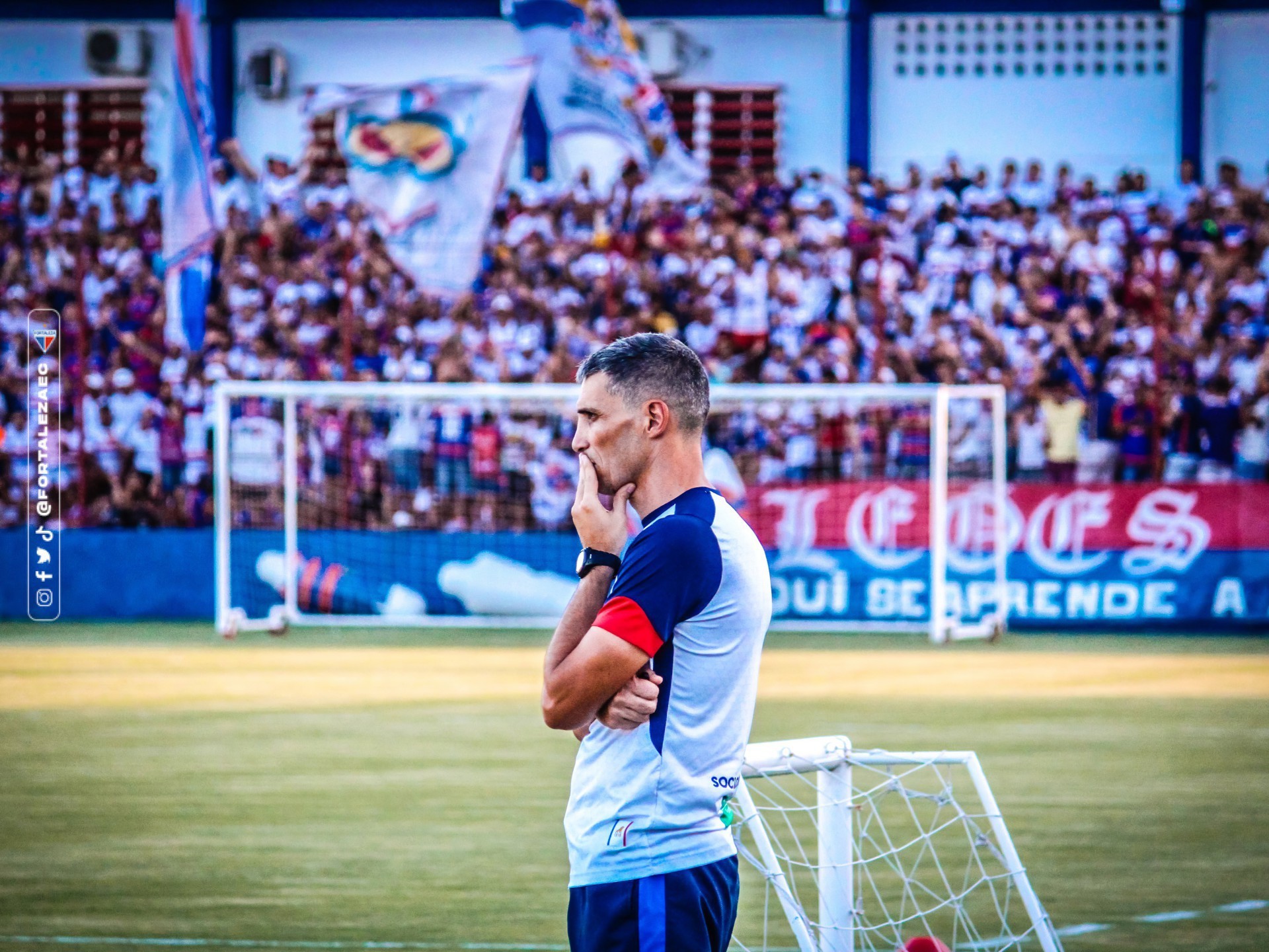 Vojvoda comandou treino no Pici com a presença da torcida tricolor  (Foto: Karim Georges / Fortaleza EC)