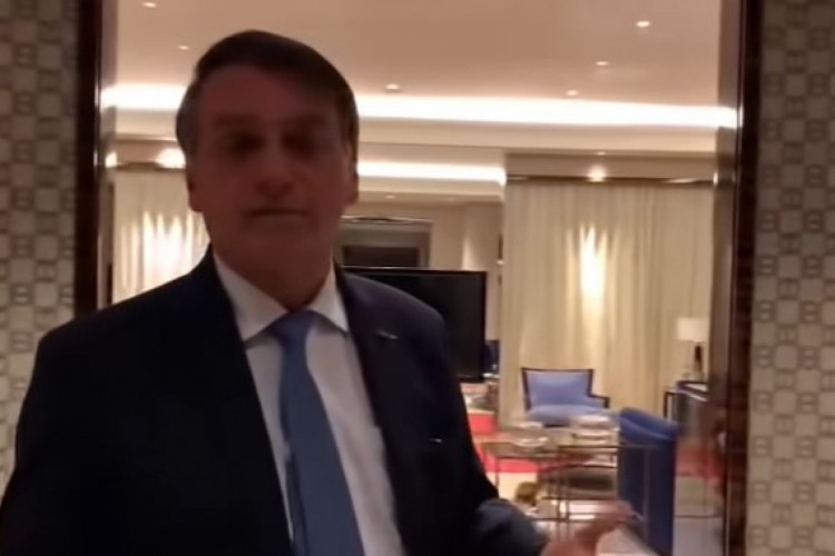 Bolsonaro grava vídeo mostrando hotel de luxo no Bahrein: 