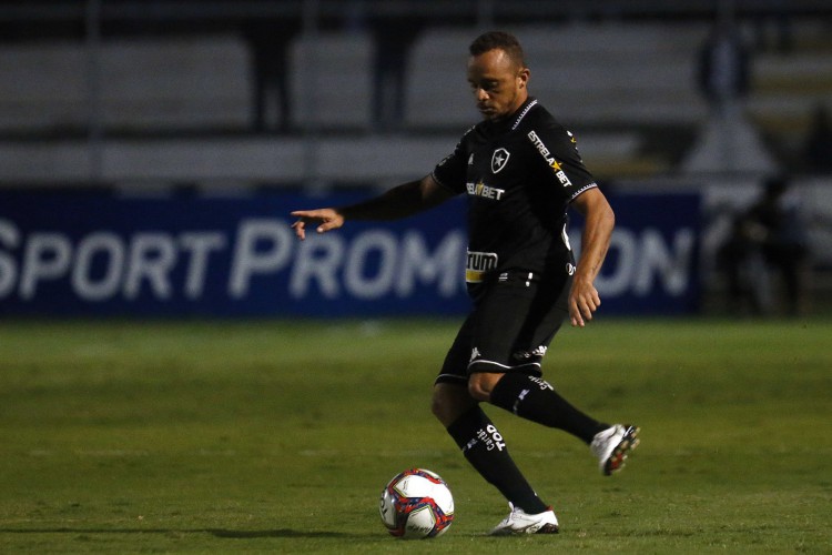 Ex-Fortaleza, Carlinhos participou da campanha de acesso do Botafogo à Série A do Campeonato Brasileiro