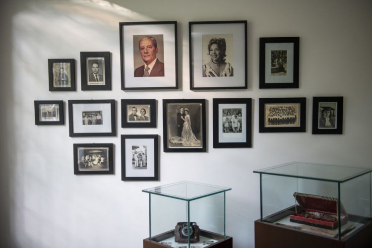 A casa de Telma Saraiva conta com várias fotopinturas da artista