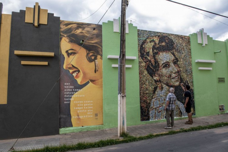 Casa homenageia pioneira da fotopintura Telma Saraiva
