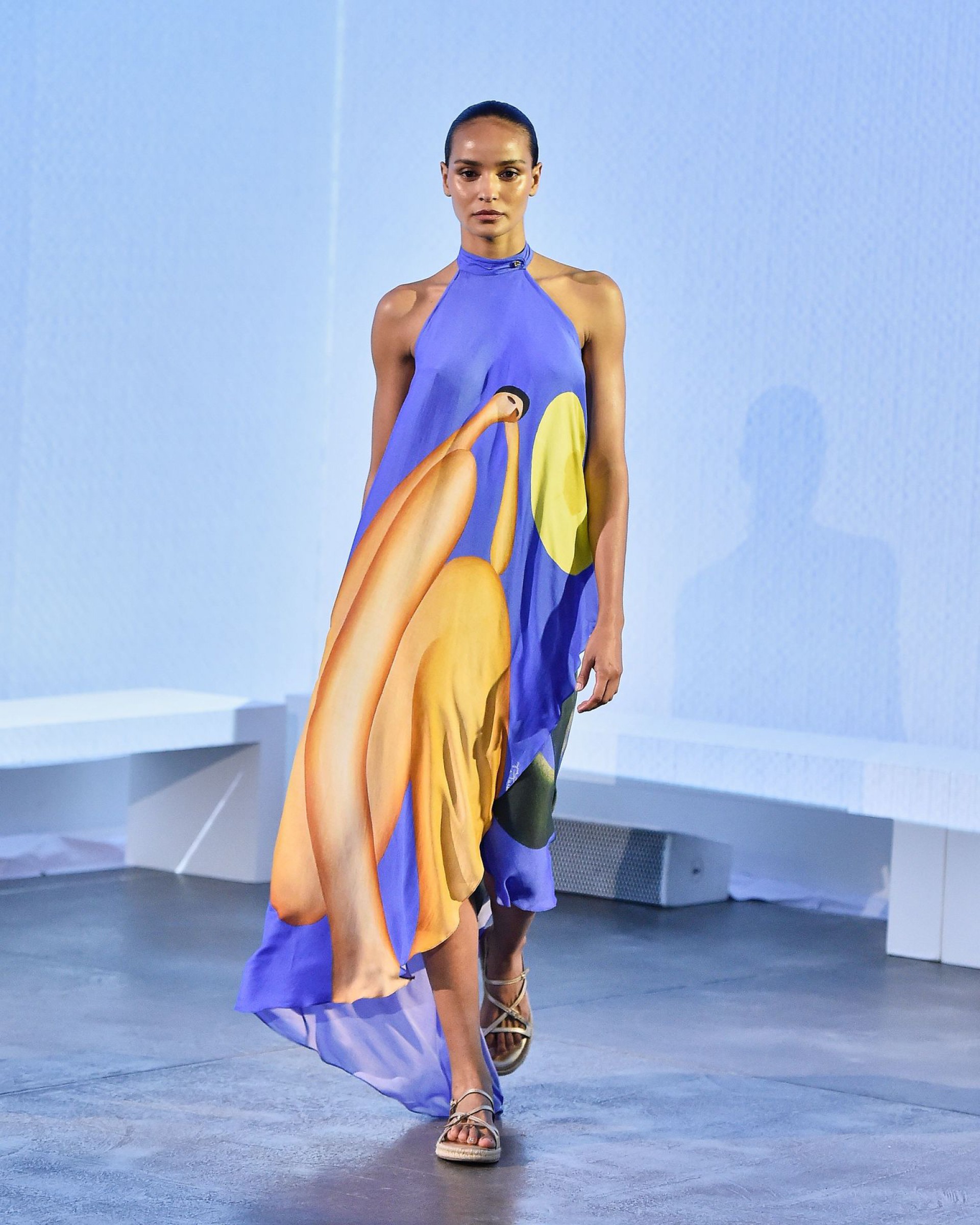 Cole&ccedil;&atilde;o da &Aacute;gua de Coco passeia pela obra de Tarsila do Amaral, como a obra Abaporu, estampada no vestido