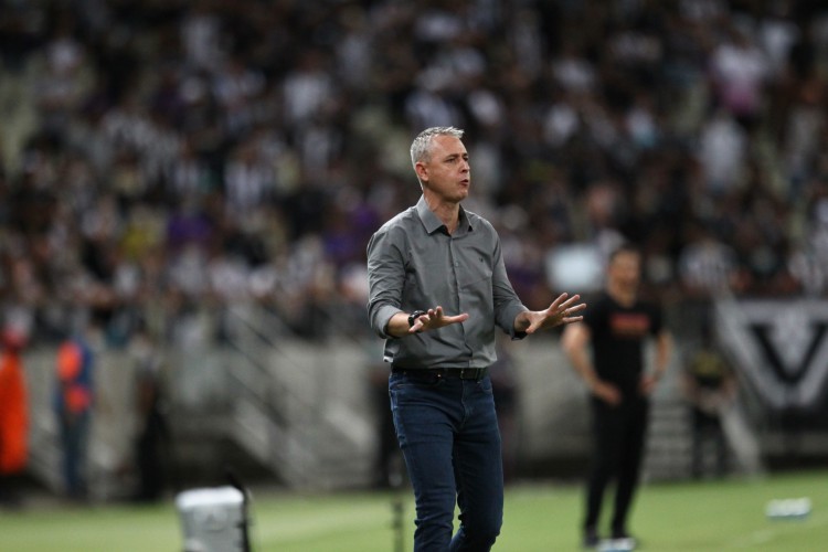 TIAGO Nunes terá a chance de planejar as contratações do Ceará depois de uma temporada de altos e baixos