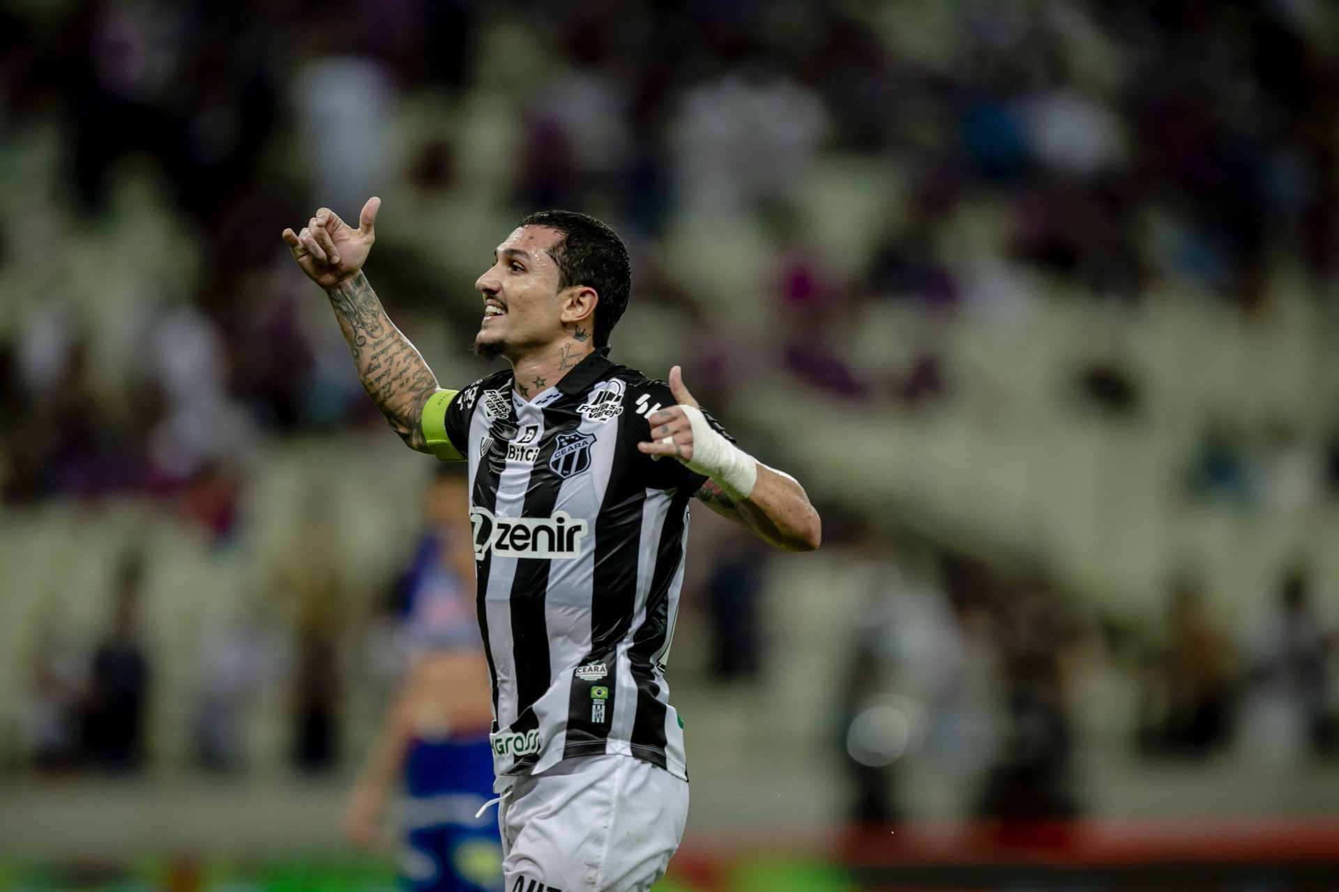 Vina tem quatro gols e uma assistência em cinco jogos (Foto: Aurelio Alves)