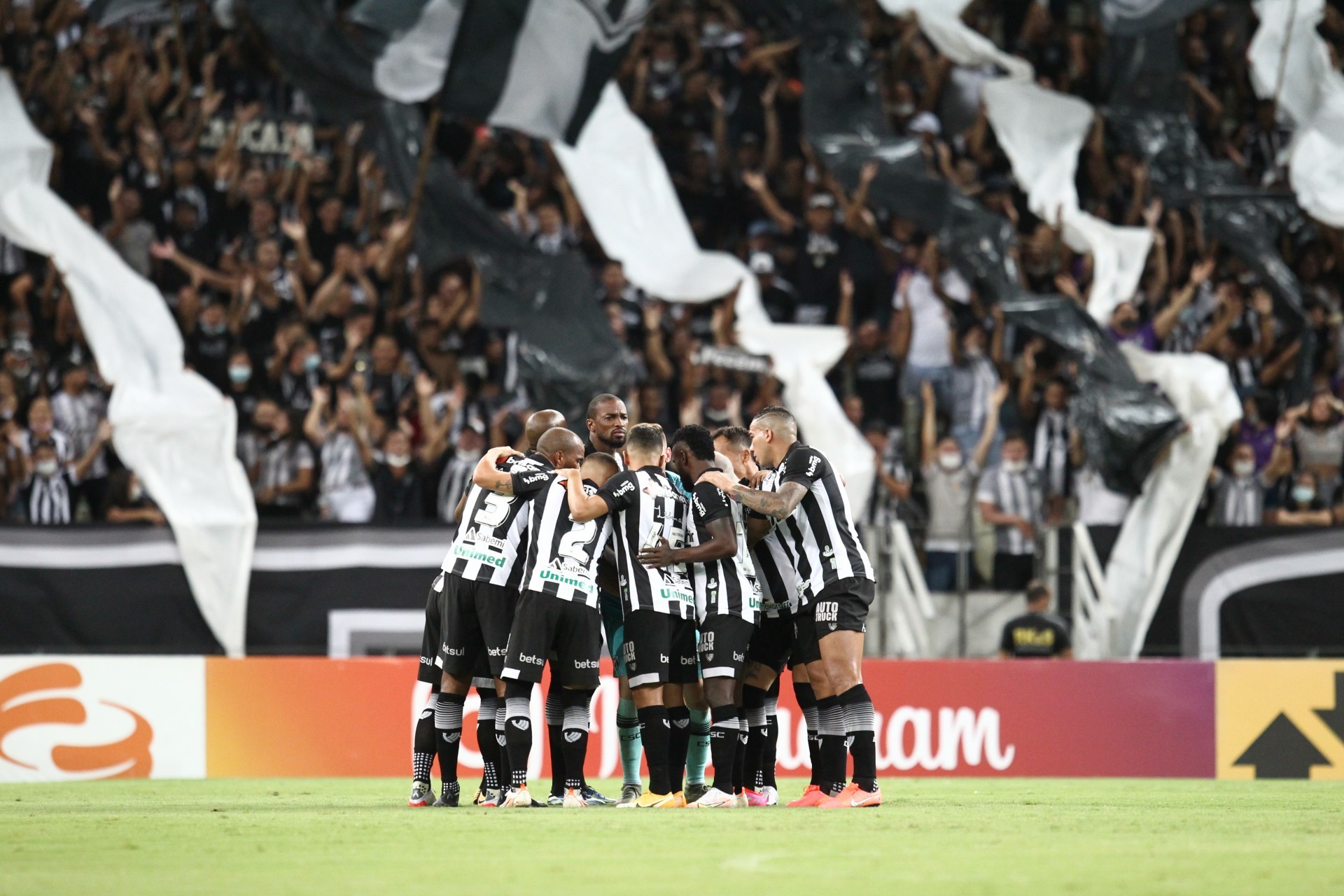Ceará precisa de rodada ideal para ir à Libertadores (Foto: FABIO LIMA)