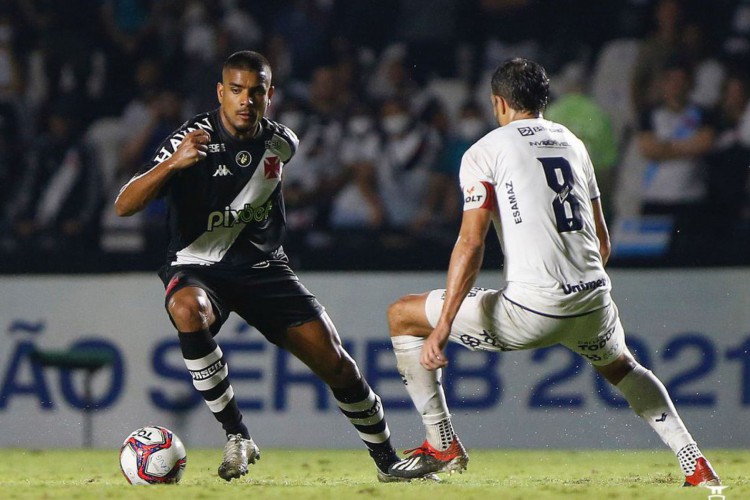 Chapecoense e Vasco se enfrentam pelo Brasileirão Série B 2022 hoje, 22; onde assistir ao vivo aos jogos do dia e horário. 