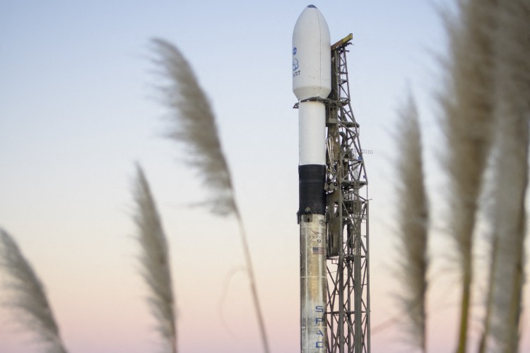 Foguete da SpaceX que se chocará contra a Lua foi lançado há sete anos