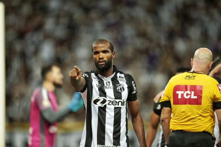 Zagueiro Messias lamentou resultado da partida entre Ceará e Coritiba 