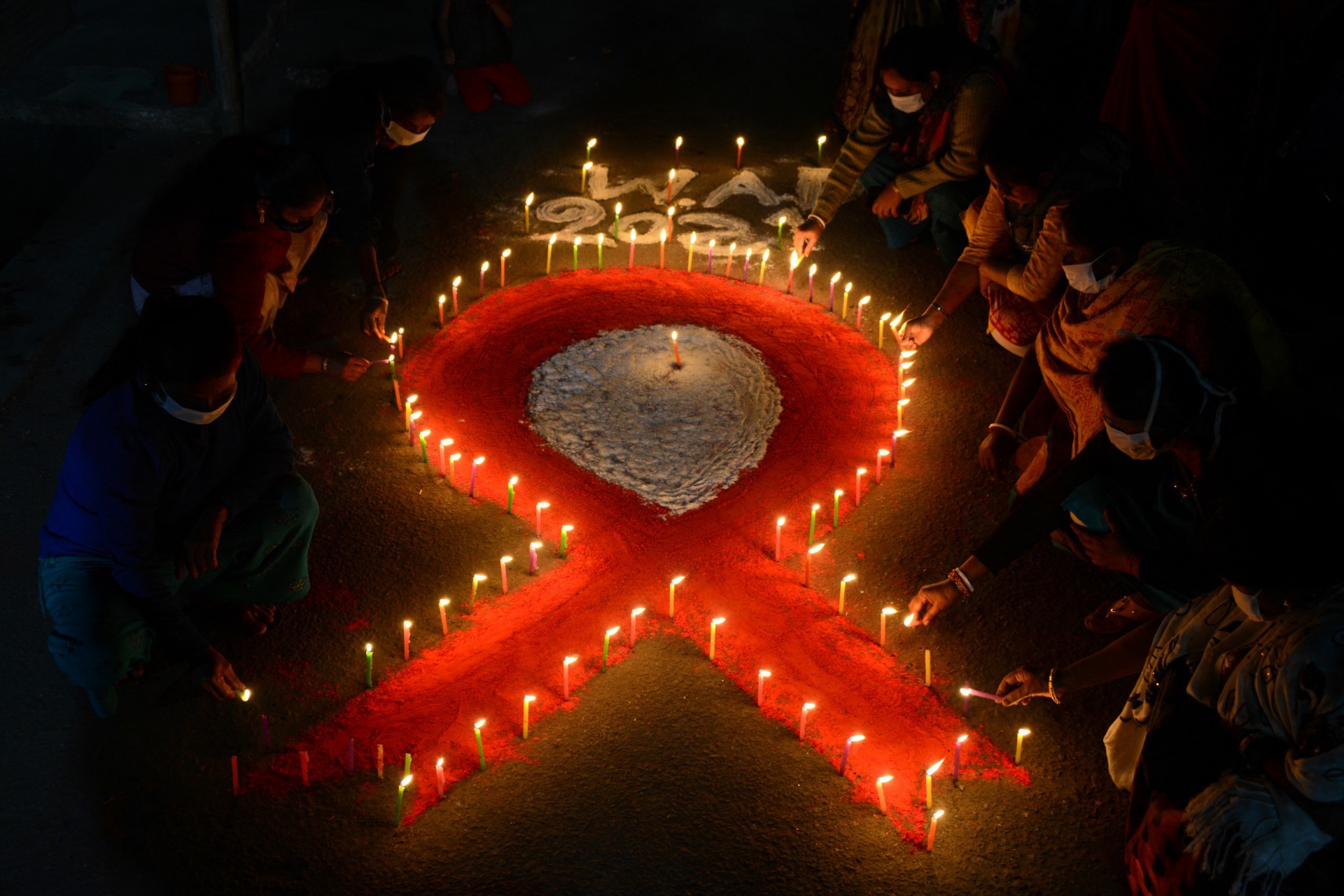 ￼SÍMBOLO da aids:testes de HIV podem ser feitos no SUS (Foto: Diptendu DUTTA / AFP)