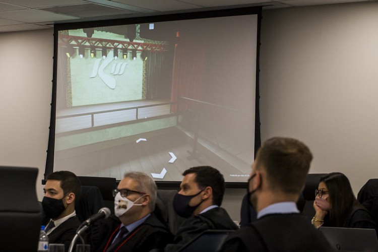 Julgamento da Boate Kiss entra no seu terceiro dia com testemunho de vítimas e uma testemunha arrolada pela defesa de um dos réus. Acompanhe transmissão de hoje, 3 de dezembro (03/12)