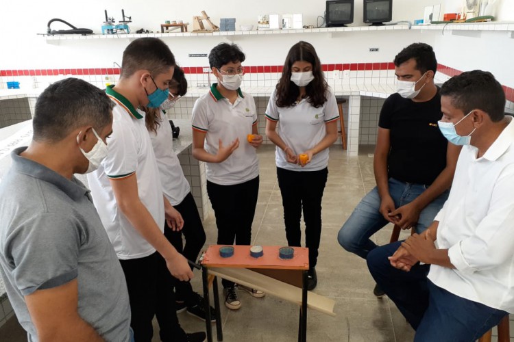 Técnicos da Empresa de Assistência Técnica e Extensão Rural (Ematerce) ajudaram os alunos durante o processo com sugestões