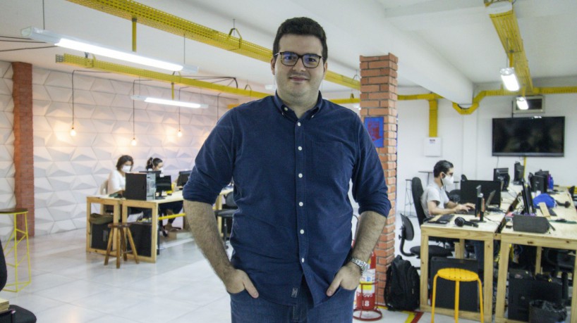 O diretor de Estratégia Digital do O POVO, Filipe Dummar, apresenta ao mercado inovações para impulsionar marcas 