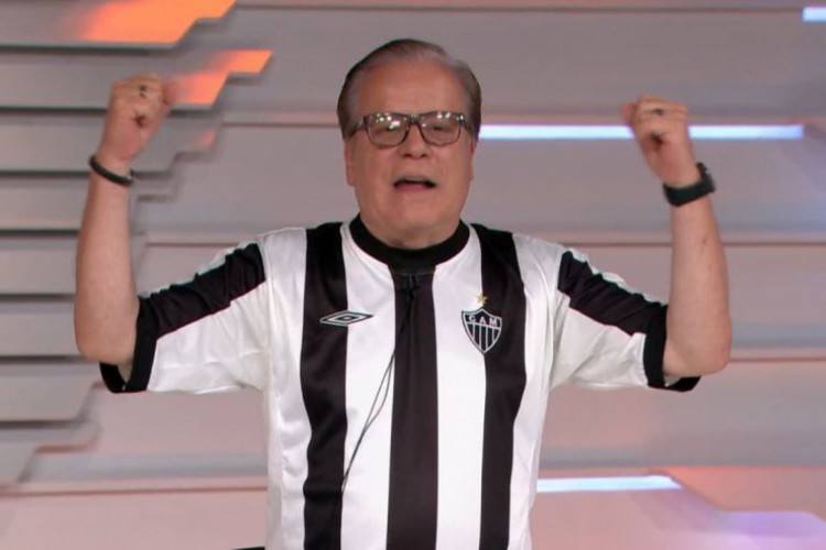 Chico Pinheiro vestiu camisa do Atlético-MG ao vivo