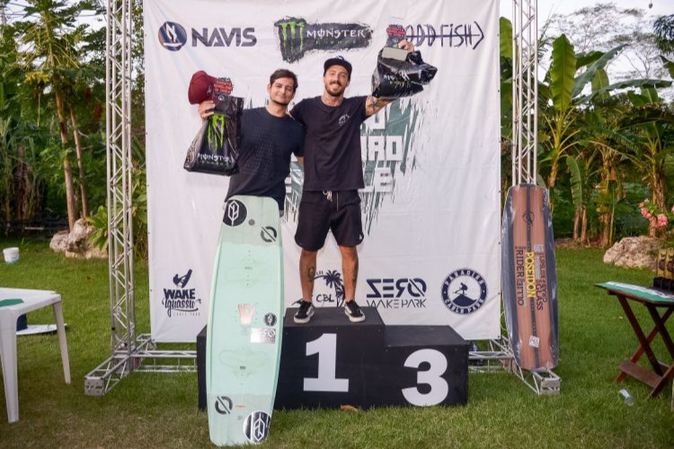 Daniel Jamur e Germano Nottingham, do Colosso Fortaleza, que ficaram no Top 3 do Circuito Brasileiro de Wakeboard