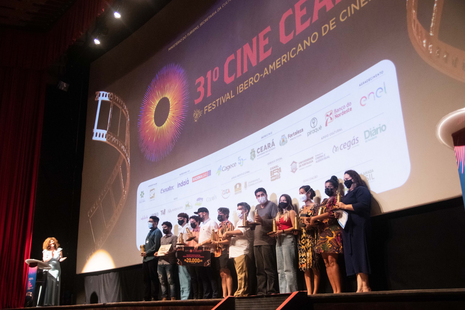 ￼CERIMÔNIA premiação, homenagens e exibição de filme (Foto: FERNANDA BARROS/especial para O povo)