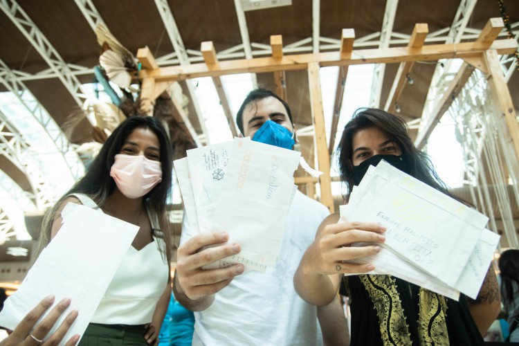 Let&iacute;cia Oliveira, Mateus Nogueira e Cynara Carvalho reviveram os momentos de col&eacute;gio juntos