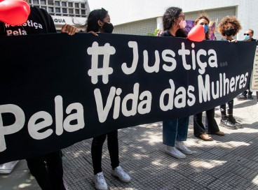 Manifestação ocorrida em 2021, em frente ao Fórum Clóvis Beviláqua, por ocasião do julgamento do caso Stefhani Brito. Imagem meramente ilustrativa 