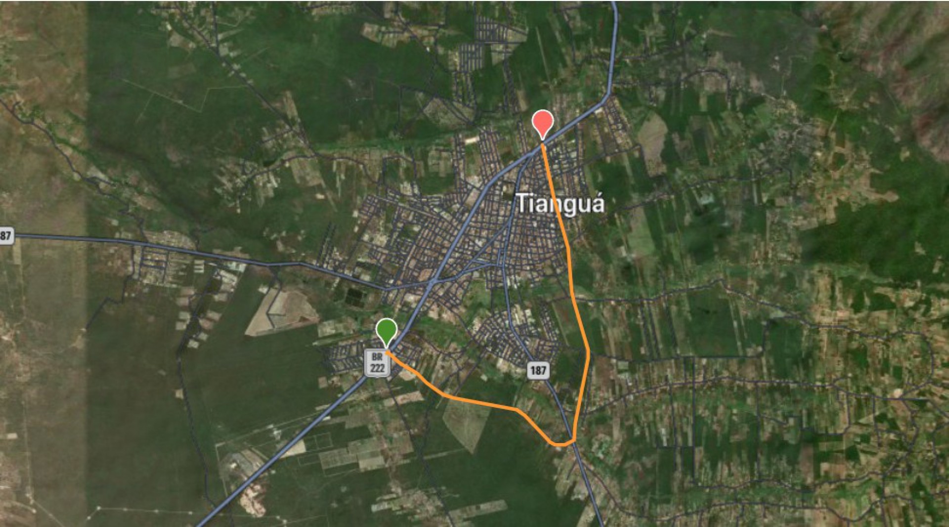 Trânsito em trecho da BR-222 em Tianguá está sendo desviado por dentro da cidade devido a buraco na pista