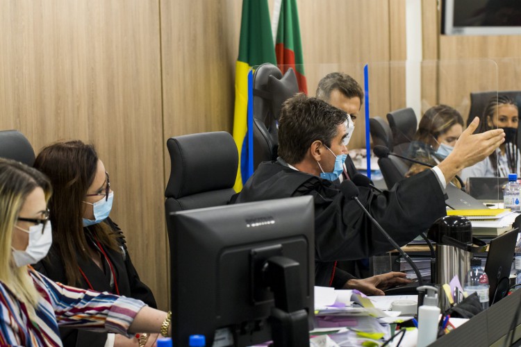 Após ouvir 12 vítimas, 13 testemunhas e três informantes, o julgamento da Boate Kiss passa para os interrogatórios. Acompanhe transmissão de hoje, quinta, 9 de dezembro (09/12)