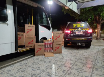 A carga, avaliada em R$ 625 mil, estava sendo transportada em um ônibus. O motorista abandonou o veículo e fugiu do local
 